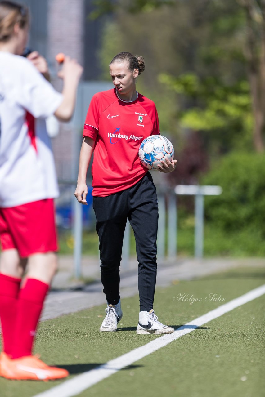 Bild 201 - wCJ Germania Schnelsen - Walddoerfer SV : Ergebnis: 0:6